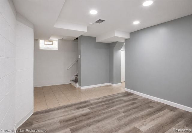 1168 N Vernier Road, Grosse Pointe, MI 48236