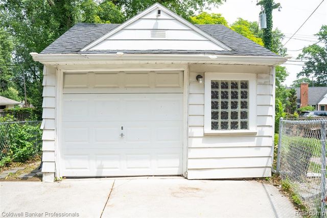 1168 N Vernier Road, Grosse Pointe, MI 48236