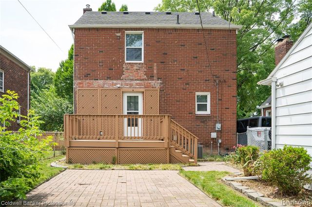 1168 N Vernier Road, Grosse Pointe, MI 48236