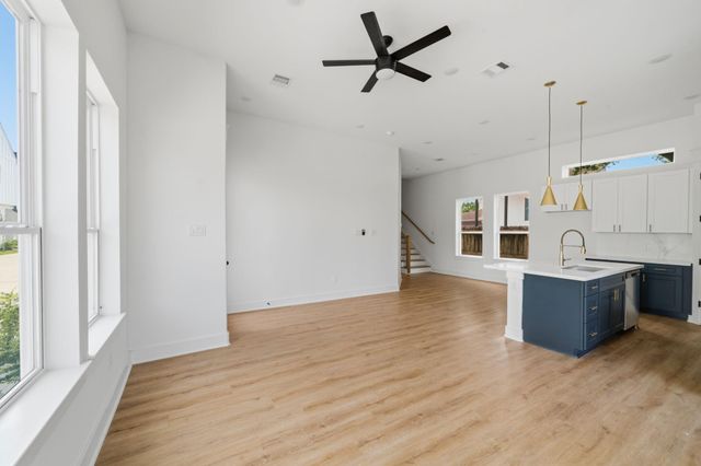8902 Sunshine Laverne Lane, Houston, TX 77080