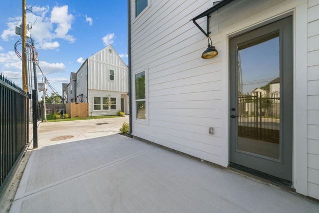 8902 Sunshine Laverne Lane, Houston, TX 77080
