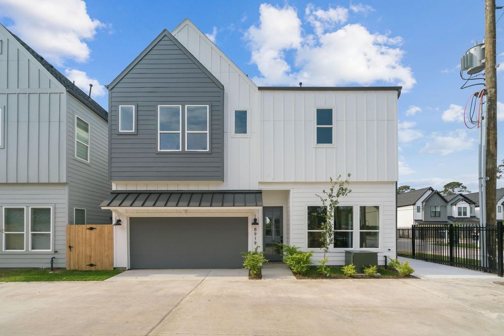 8902 Sunshine Laverne Lane, Houston, TX 77080