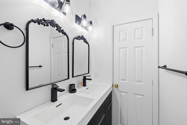 1221 WYLIE ST NE, Washington, DC 20002