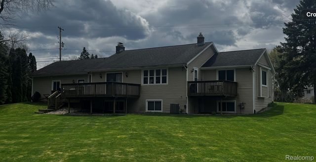 3015 3 Mile Road Ne, Grand Rapids Charter Township, MI 49525