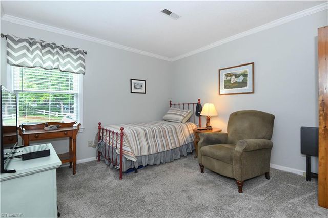 806 Carriage Crossing Lane B, Greensboro, NC 27410