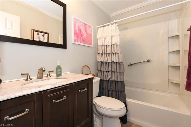 806 Carriage Crossing Lane B, Greensboro, NC 27410
