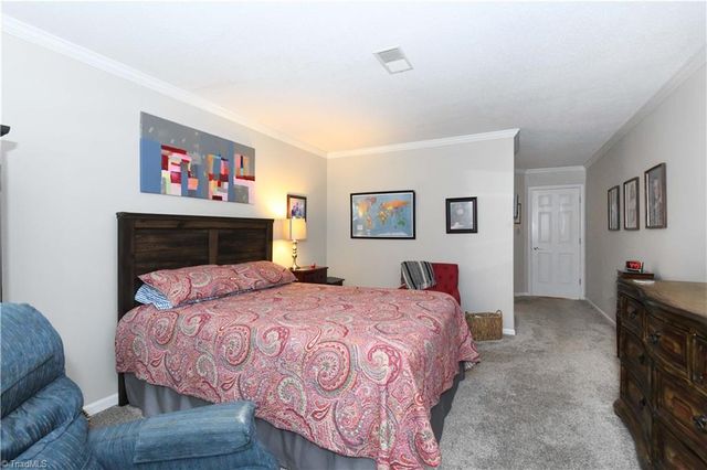 806 Carriage Crossing Lane B, Greensboro, NC 27410
