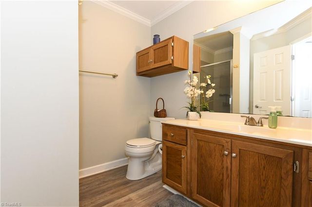 806 Carriage Crossing Lane B, Greensboro, NC 27410