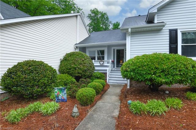 806 Carriage Crossing Lane B, Greensboro, NC 27410