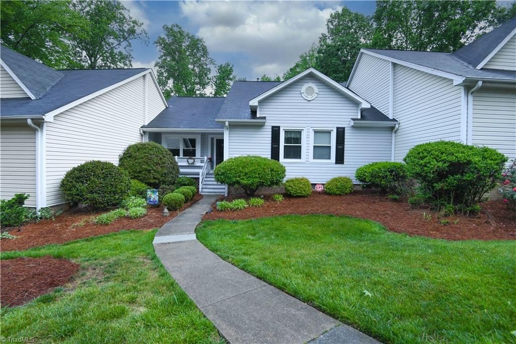 806 Carriage Crossing Lane B, Greensboro, NC 27410