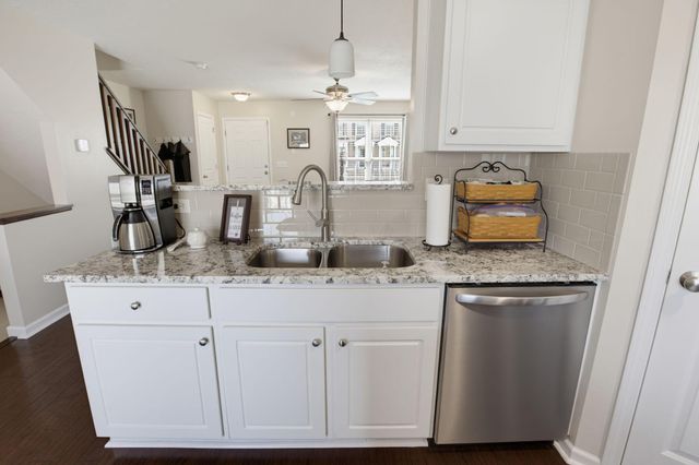 6532 Nottinghill Trail Drive, Canal Winchester, OH 43110