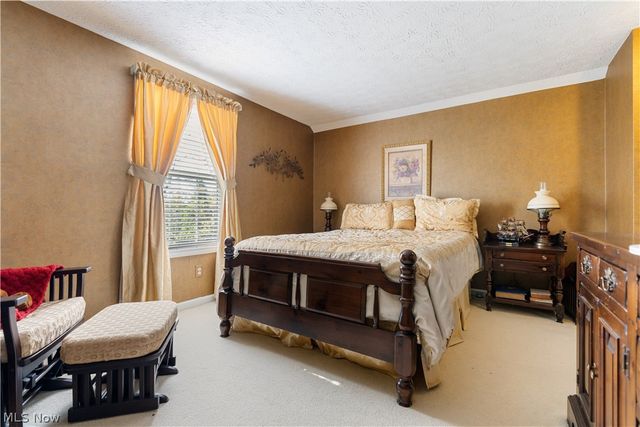 1702 Southpointe Circle NE, Canton, OH 44714