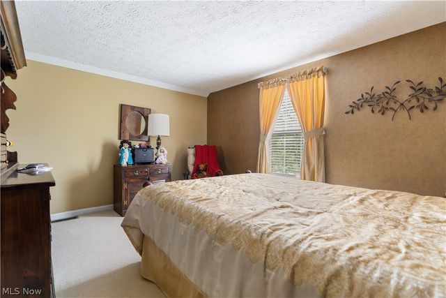 1702 Southpointe Circle NE, Canton, OH 44714