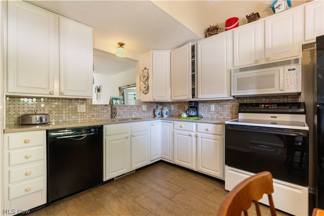 1702 Southpointe Circle NE, Canton, OH 44714