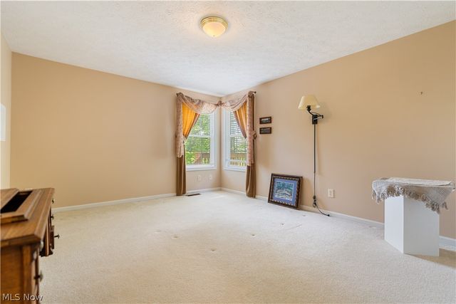 1702 Southpointe Circle NE, Canton, OH 44714