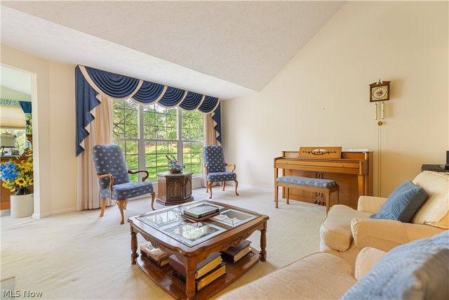 1702 Southpointe Circle NE, Canton, OH 44714