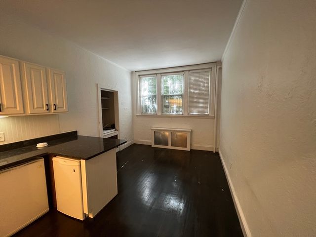 90 Kilsyth Rd 3, Boston, MA 02135