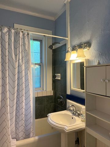 90 Kilsyth Rd 3, Boston, MA 02135