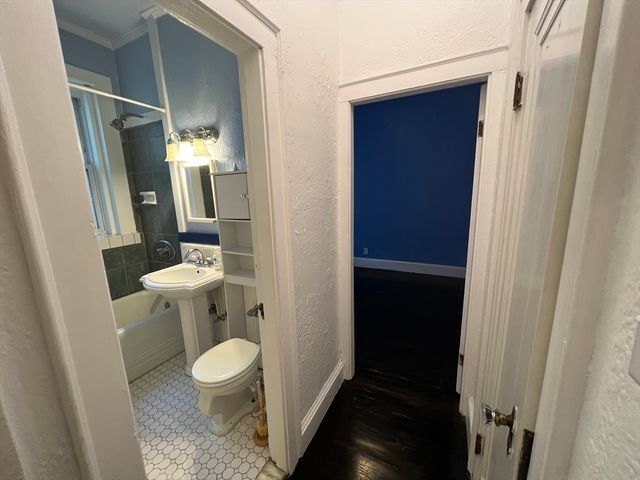 90 Kilsyth Rd 3, Boston, MA 02135