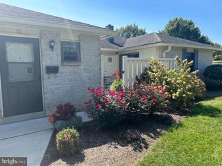 50 VALLEYBROOK DR, Lancaster, PA 17601