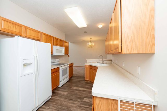 16887 91st Avenue N, Maple Grove, MN 55311