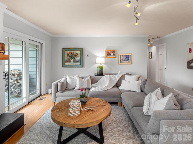 528 N Griffing Boulevard, Asheville, NC 28804