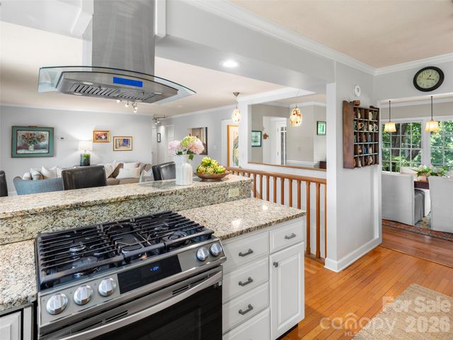 528 N Griffing Boulevard, Asheville, NC 28804
