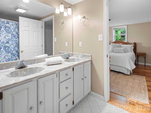 528 N Griffing Boulevard, Asheville, NC 28804