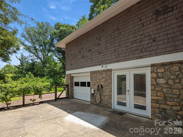 528 N Griffing Boulevard, Asheville, NC 28804