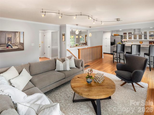 528 N Griffing Boulevard, Asheville, NC 28804
