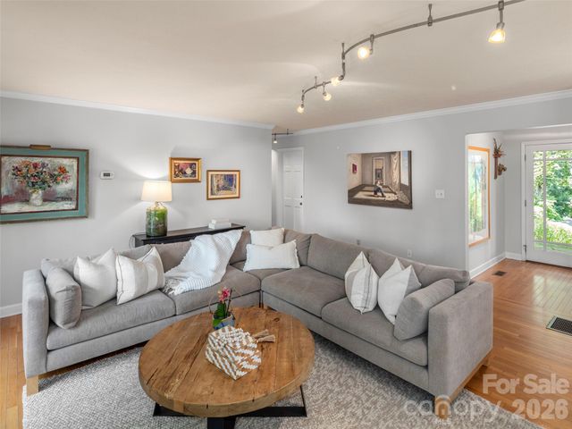 528 N Griffing Boulevard, Asheville, NC 28804
