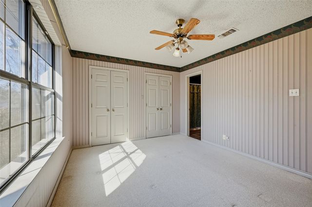 716 Kiowa Drive E, Gainesville, TX 76240