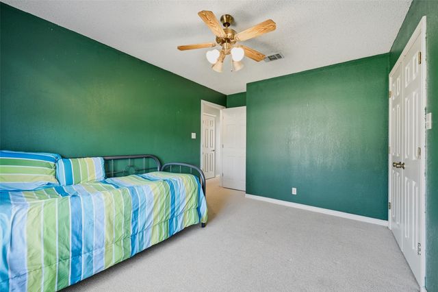 716 Kiowa Drive E, Gainesville, TX 76240