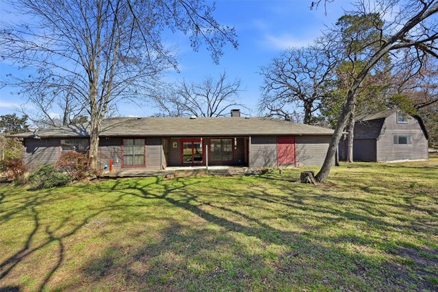 716 Kiowa Drive E, Gainesville, TX 76240