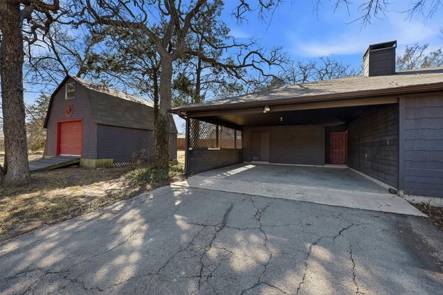 716 Kiowa Drive E, Gainesville, TX 76240