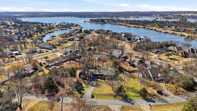 716 Kiowa Drive E, Gainesville, TX 76240