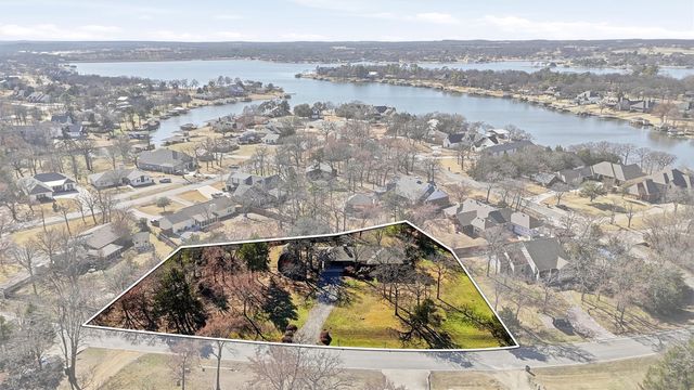 716 Kiowa Drive E, Gainesville, TX 76240