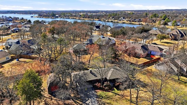 716 Kiowa Drive E, Gainesville, TX 76240