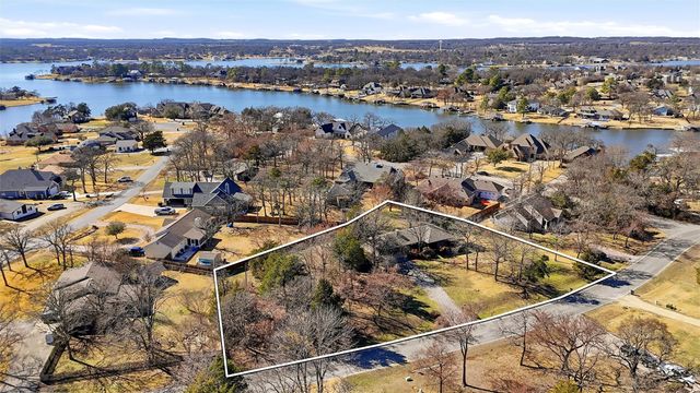 716 Kiowa Drive E, Gainesville, TX 76240