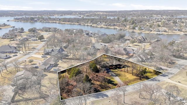 716 Kiowa Drive E, Gainesville, TX 76240