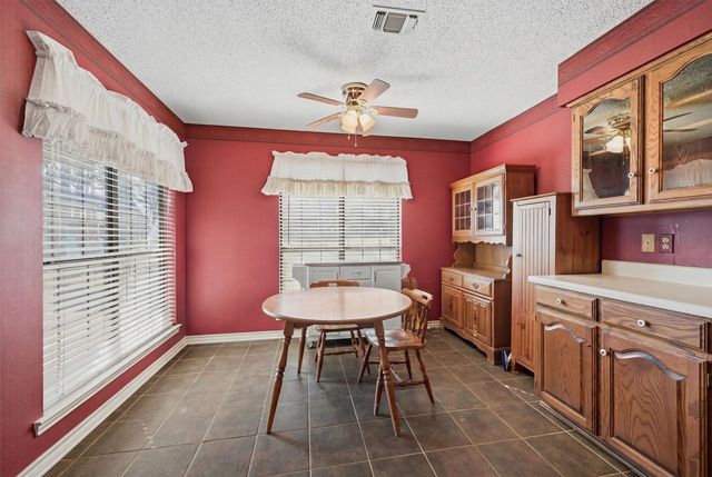 716 Kiowa Drive E, Gainesville, TX 76240