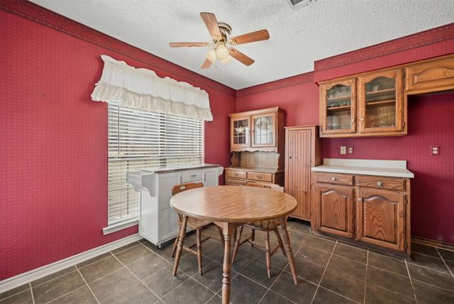 716 Kiowa Drive E, Gainesville, TX 76240