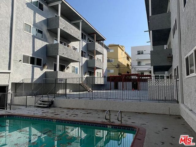 1262 S Barrington Avenue 203, Los Angeles, CA 90025