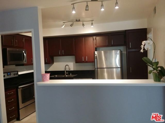 1262 S Barrington Avenue 203, Los Angeles, CA 90025