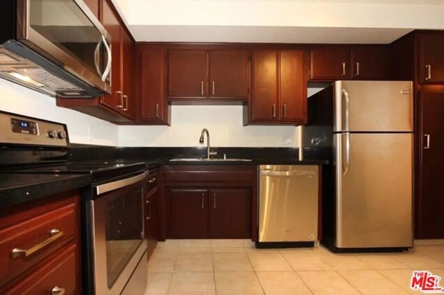 1262 S Barrington Avenue 203, Los Angeles, CA 90025