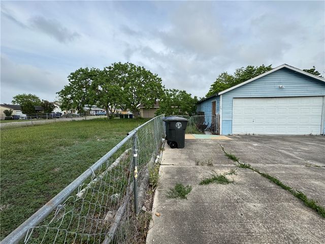 1106 Bobalo Dr, Corpus Christi, TX 78412