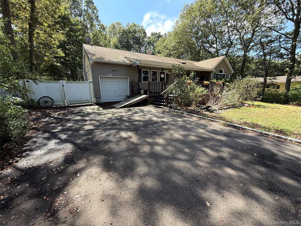 14 Clearview Avenue, Selden, NY 11784