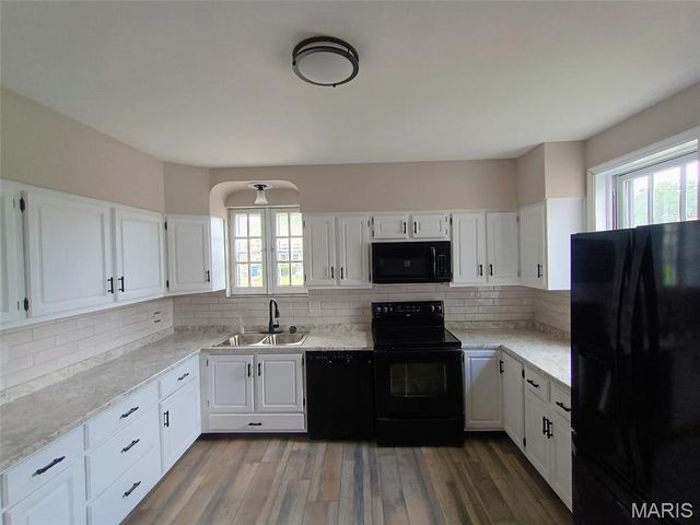 8464 Edna Street, St Louis, MO 63147