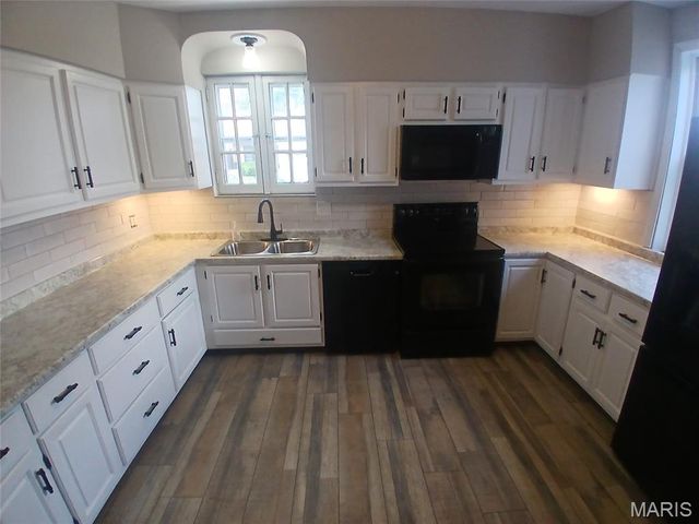 8464 Edna Street, St Louis, MO 63147