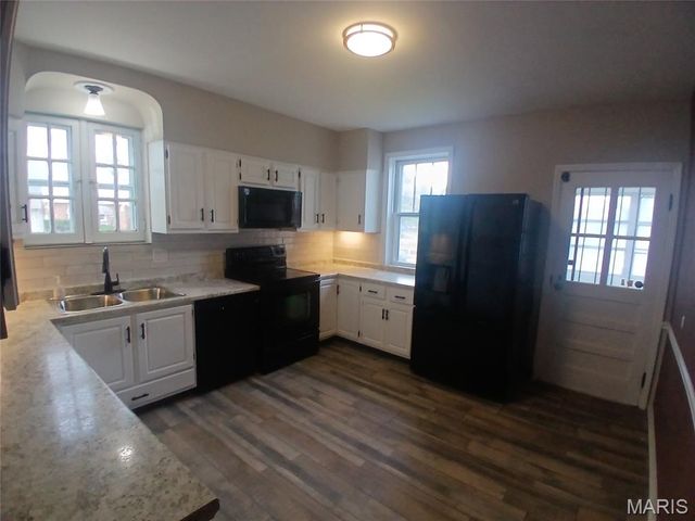 8464 Edna Street, St Louis, MO 63147